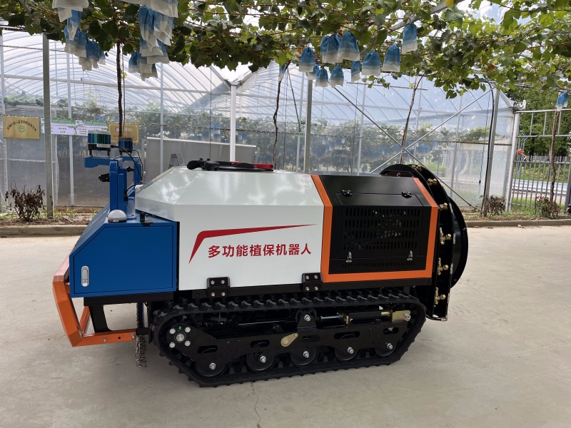 江苏叁拾叁果园植保机器人1.jpg